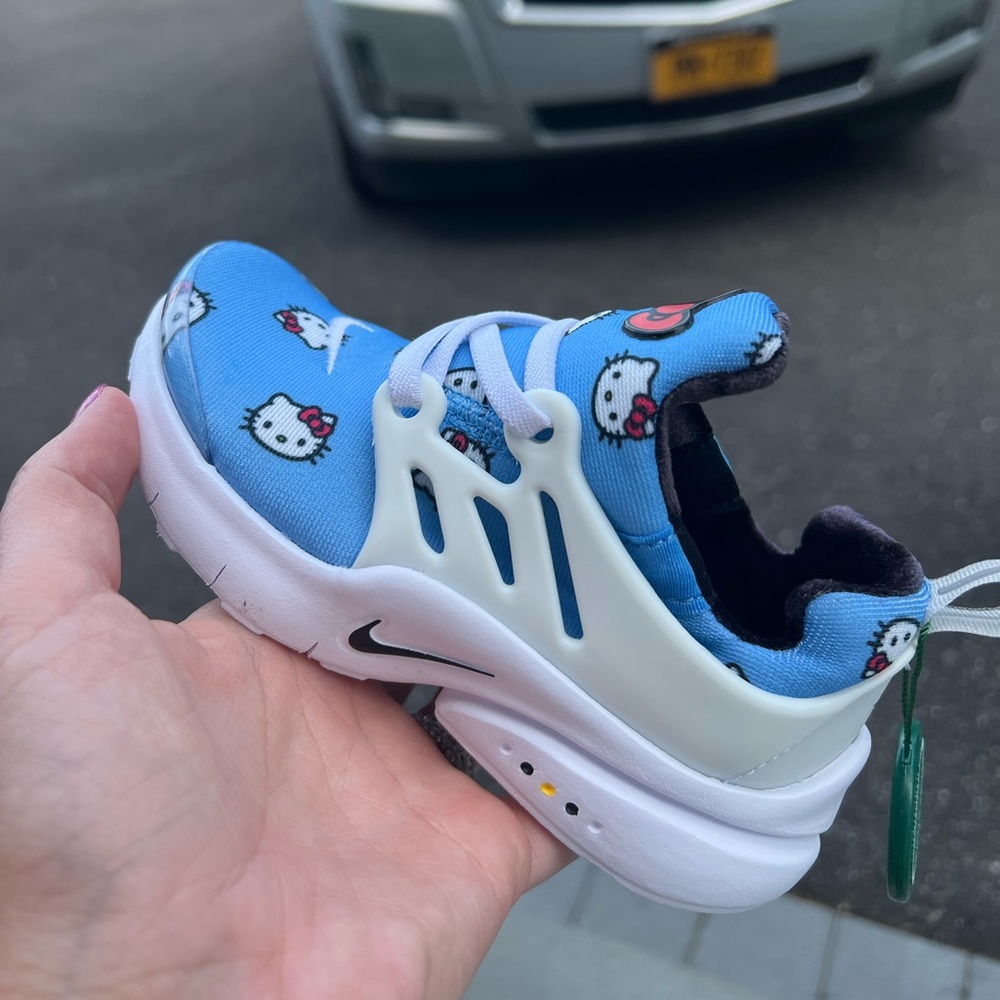 Hello kitty Nike brand new in box size 9
